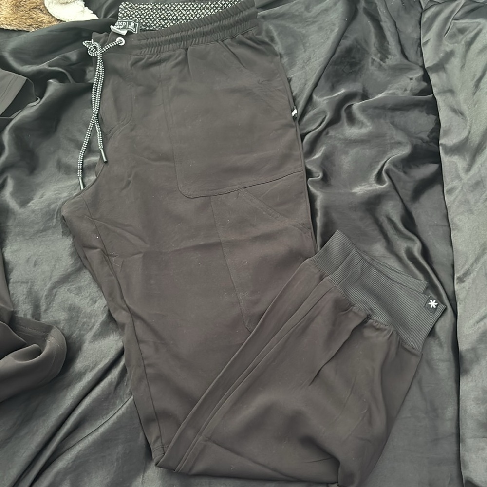 Beyond Scrub Set - Picture 2 of 2